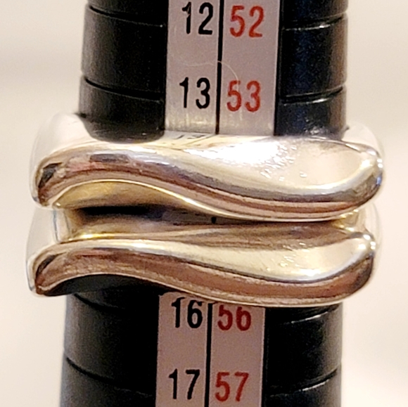 🌊Silver Tone stackable rings. Wave pattern. Size 7 - Picture 3 of 5